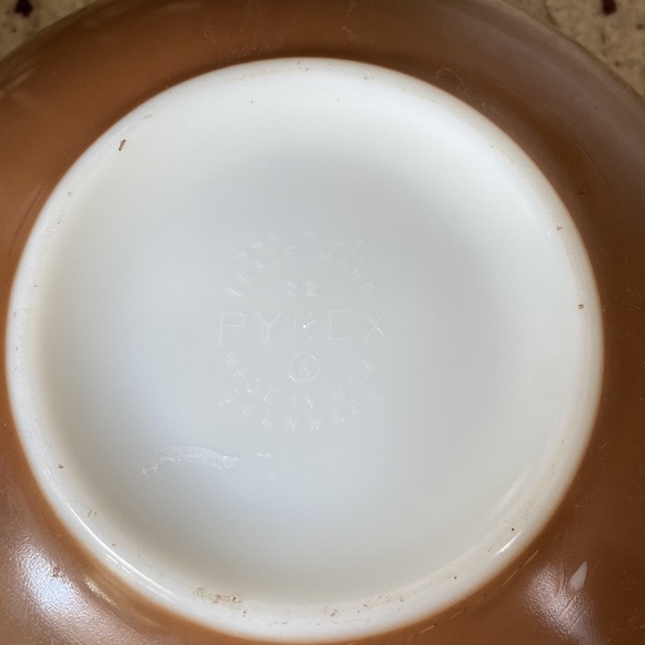 Pyrex vintage early American pattern 444 Cinderella bowl. Very good condition - Picture 3 of 5